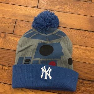 R2D2 Yankees Winter Hat